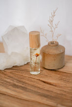 Load image into Gallery viewer, Temple Botanical Perfume